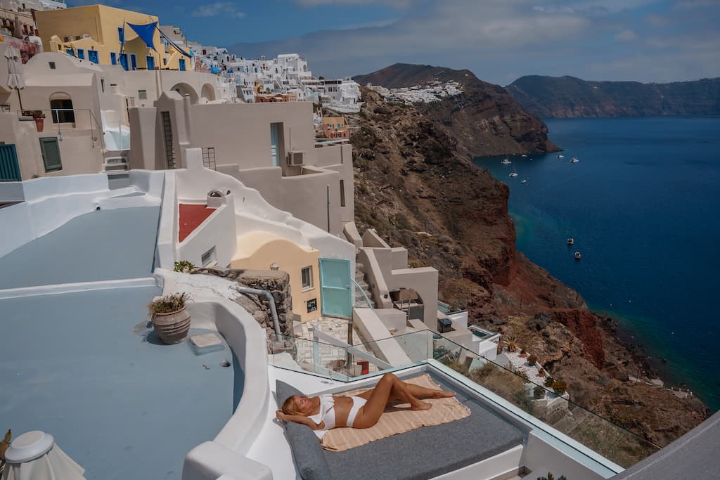 19 Amazing Oia Hotels With Caldera View That Will Blow Your Mind