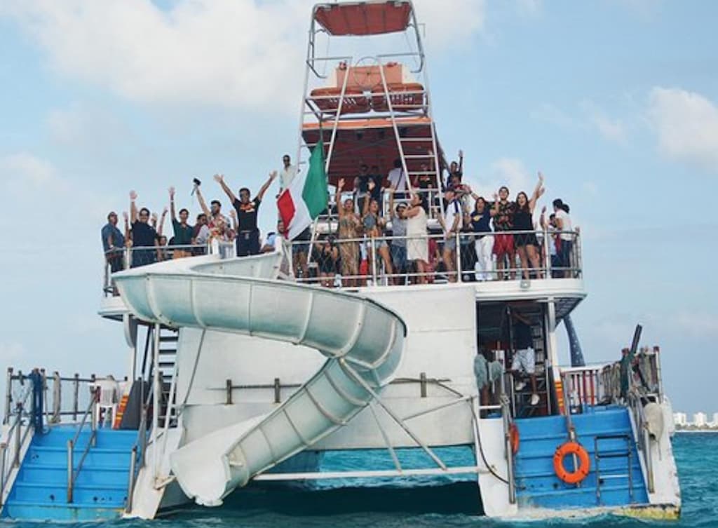 Cancun sailing Isla Mujeres