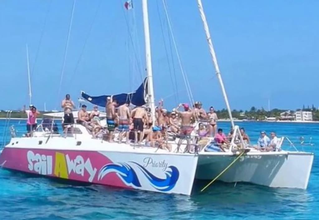 Cancun sailing tour Isla Mujeres