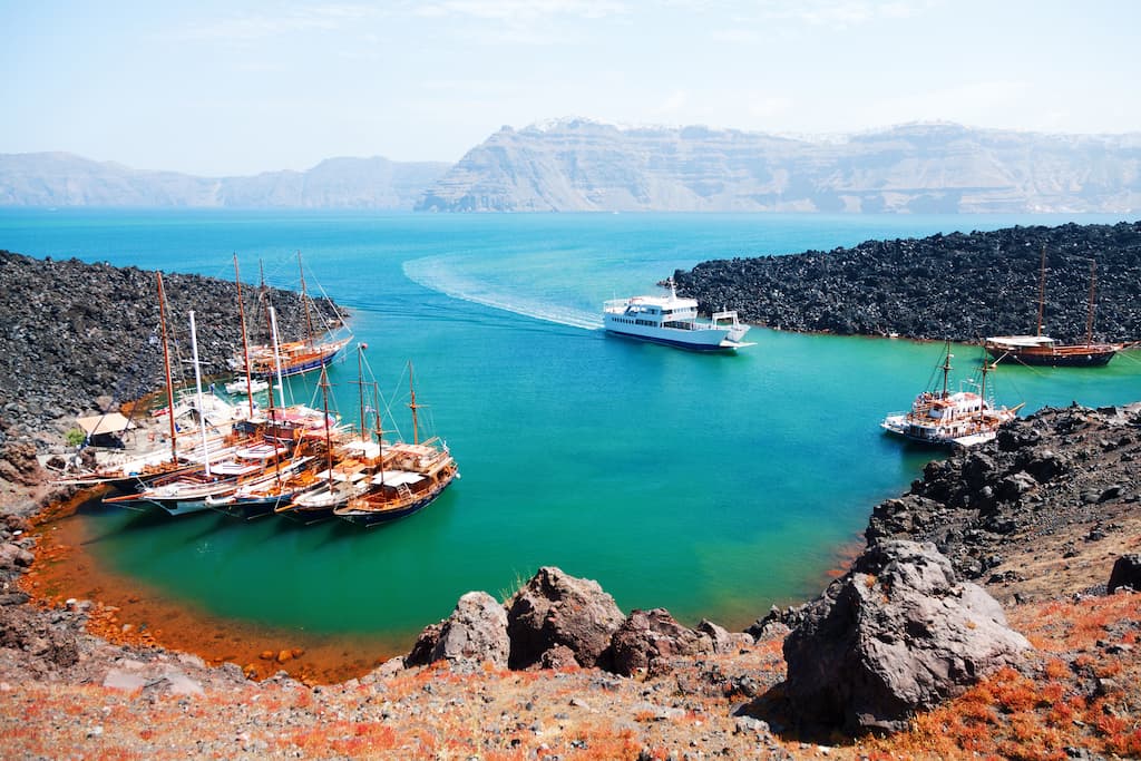 4 Best Santorini Volcano Tours: Witness The Volcanic Majesty Of The Island
