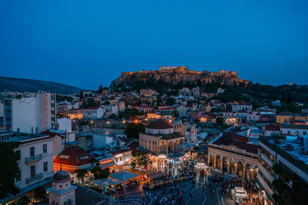 Coctails at a rooftop bar is one of the best things to do in Athens at night.