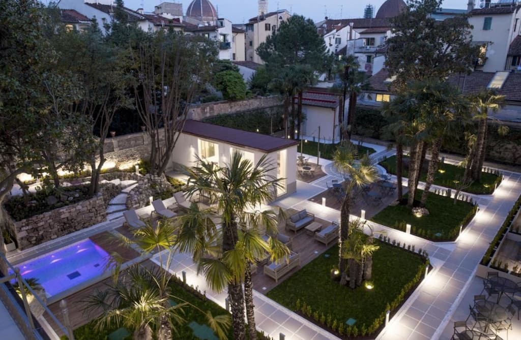 hotels with pools in Florence Italy